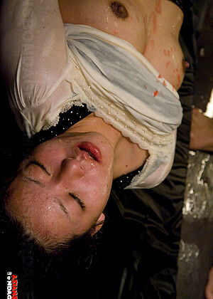 13 uncensored Maki Kozue pic こずえまき 無修正エロ画像 hanging-upside-down-maki-kozue-gets-cocks-in-her-holes asiansbondage 