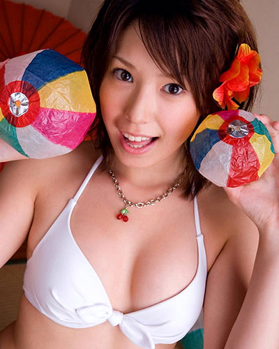 Hitomi Oda bikini