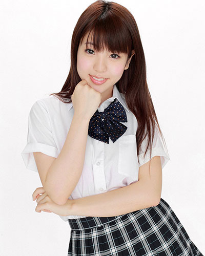 Mizuho Shiraishi schoolgirl