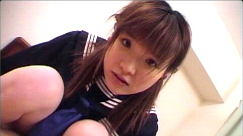 Ami Natsuki 女子学生